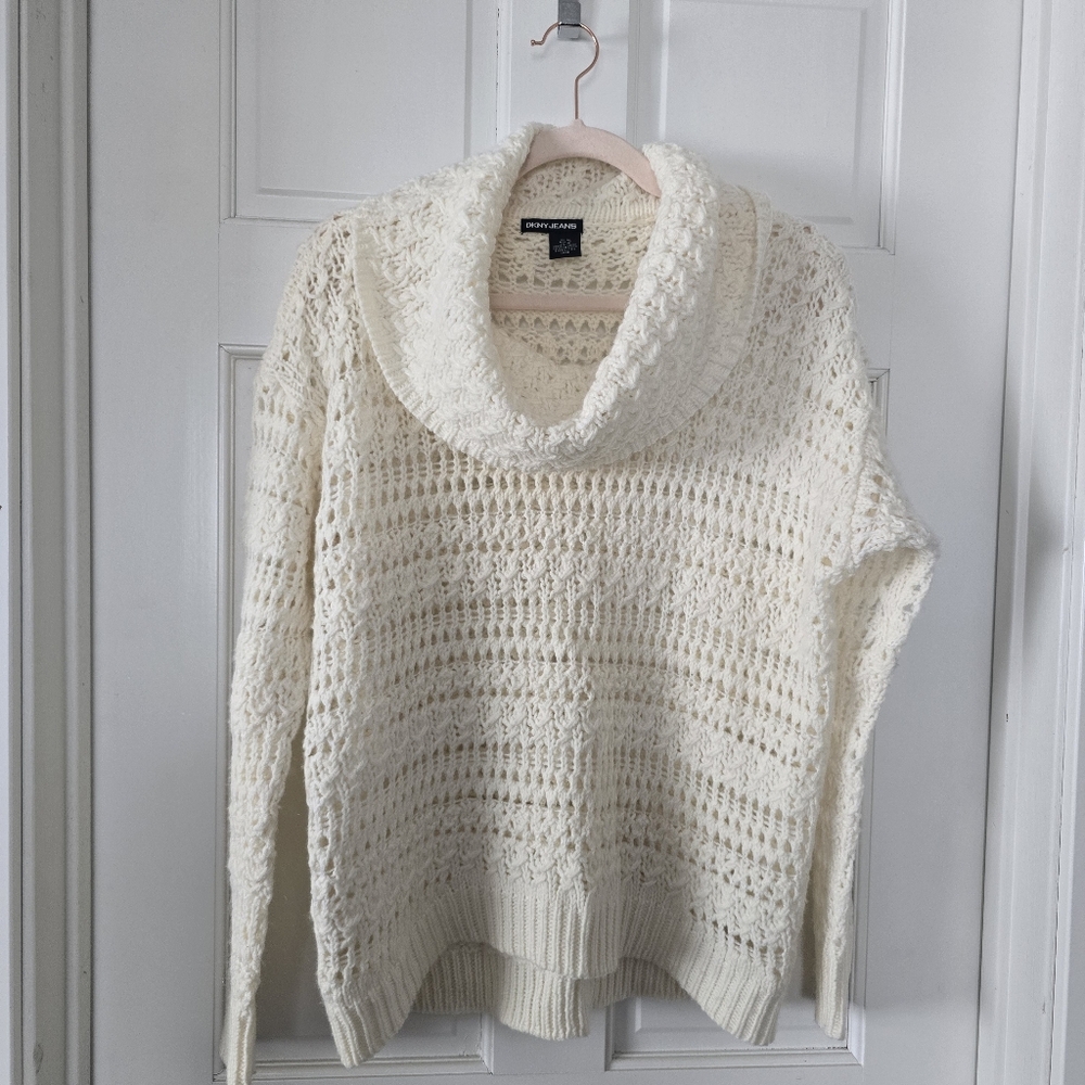 Size M DKNY Jeans Cozy Cream Knit Sweater